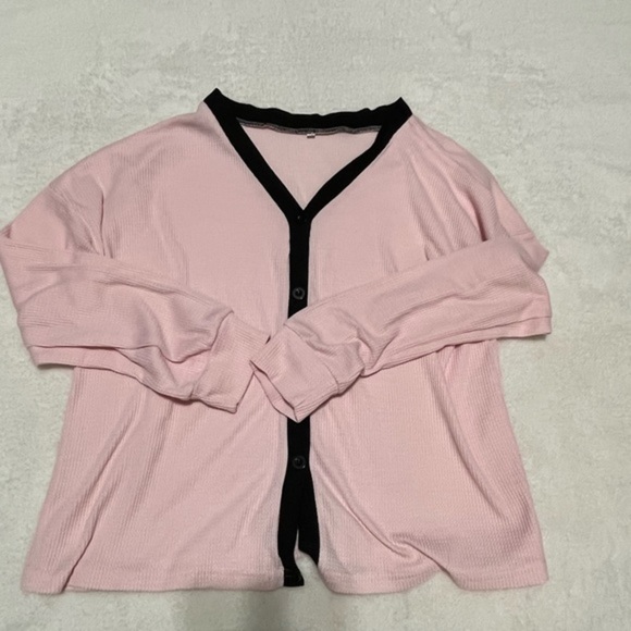 Bundle of 4 pajama bottoms. Size medium. 1 Top. Total of 5 - Picture 10 of 15